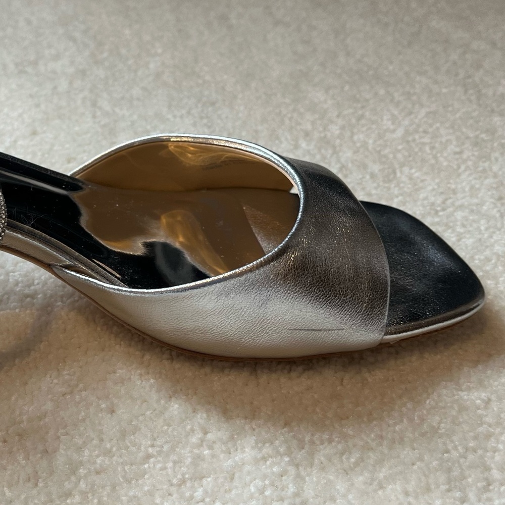 Badgley Mischka Silver Infinity II Leather Block Heel Sandals - Size 8-1/2M - Picture 11 of 16